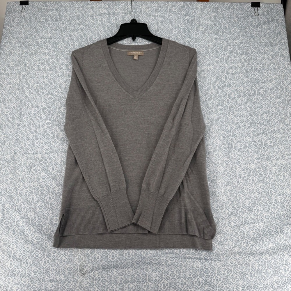 Banana Republic Extra Fine Merino Wool V-Neck Sweater Gray Sparrow Heather M